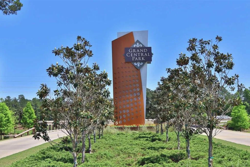 Entrada principal de Grand Central Park en Conroe, una de las mejores comunidades en Texas