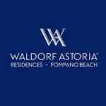 Logo de Waldorf Astoria Residences Pompano Beach sobre fondo azul representando marca de lujo internacional